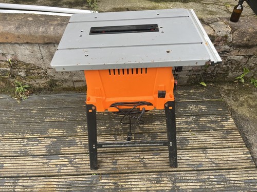 Vonhaus table saw - table, used